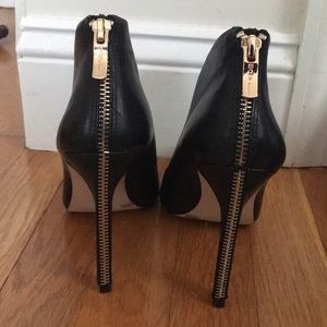 BGBG gold zipper pumps